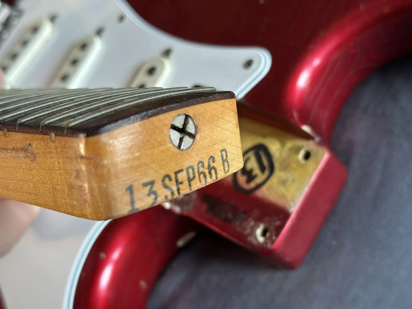 1966_strato_candyapplered_43_12.png